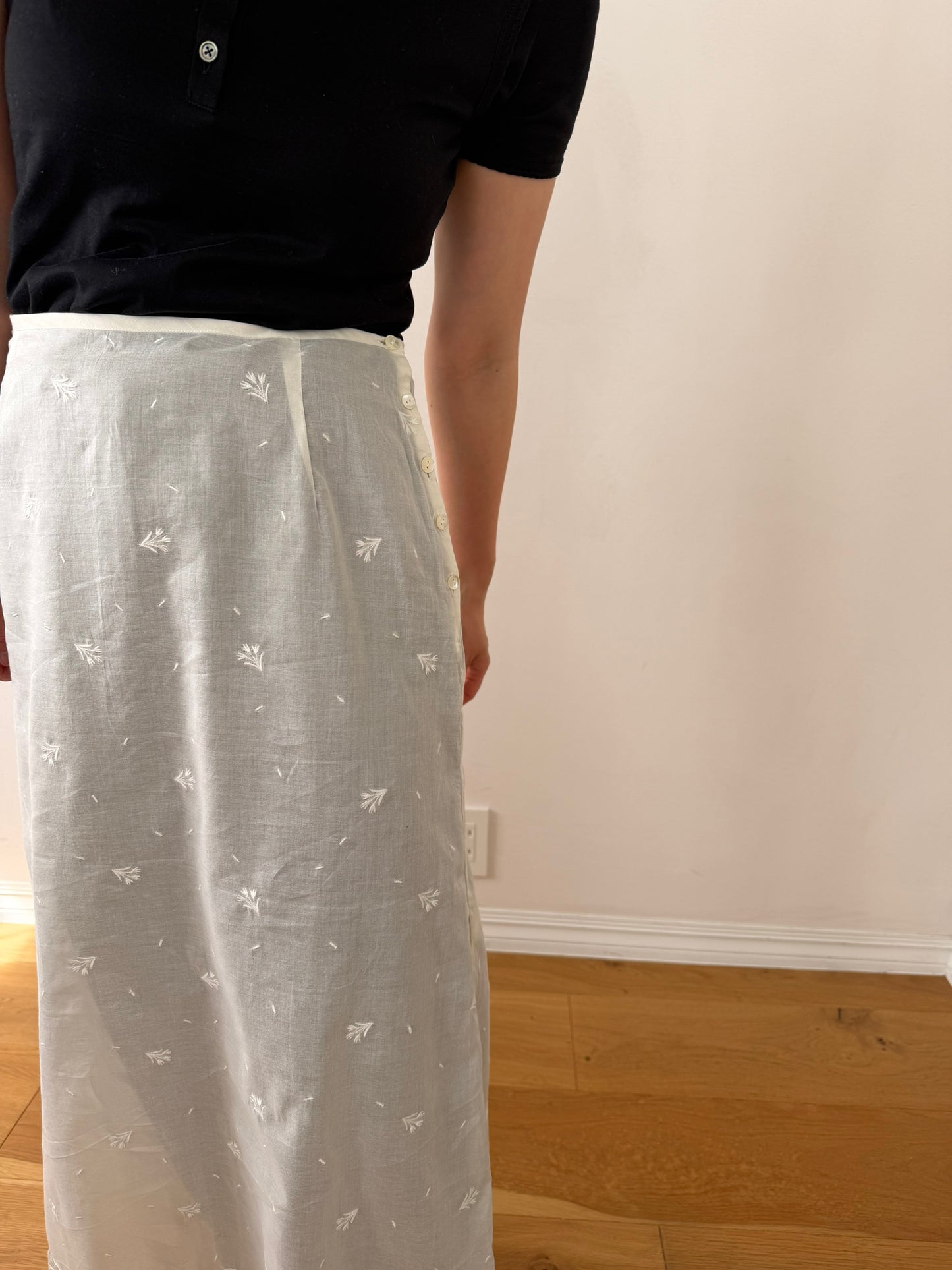 Flower embroidered skirt