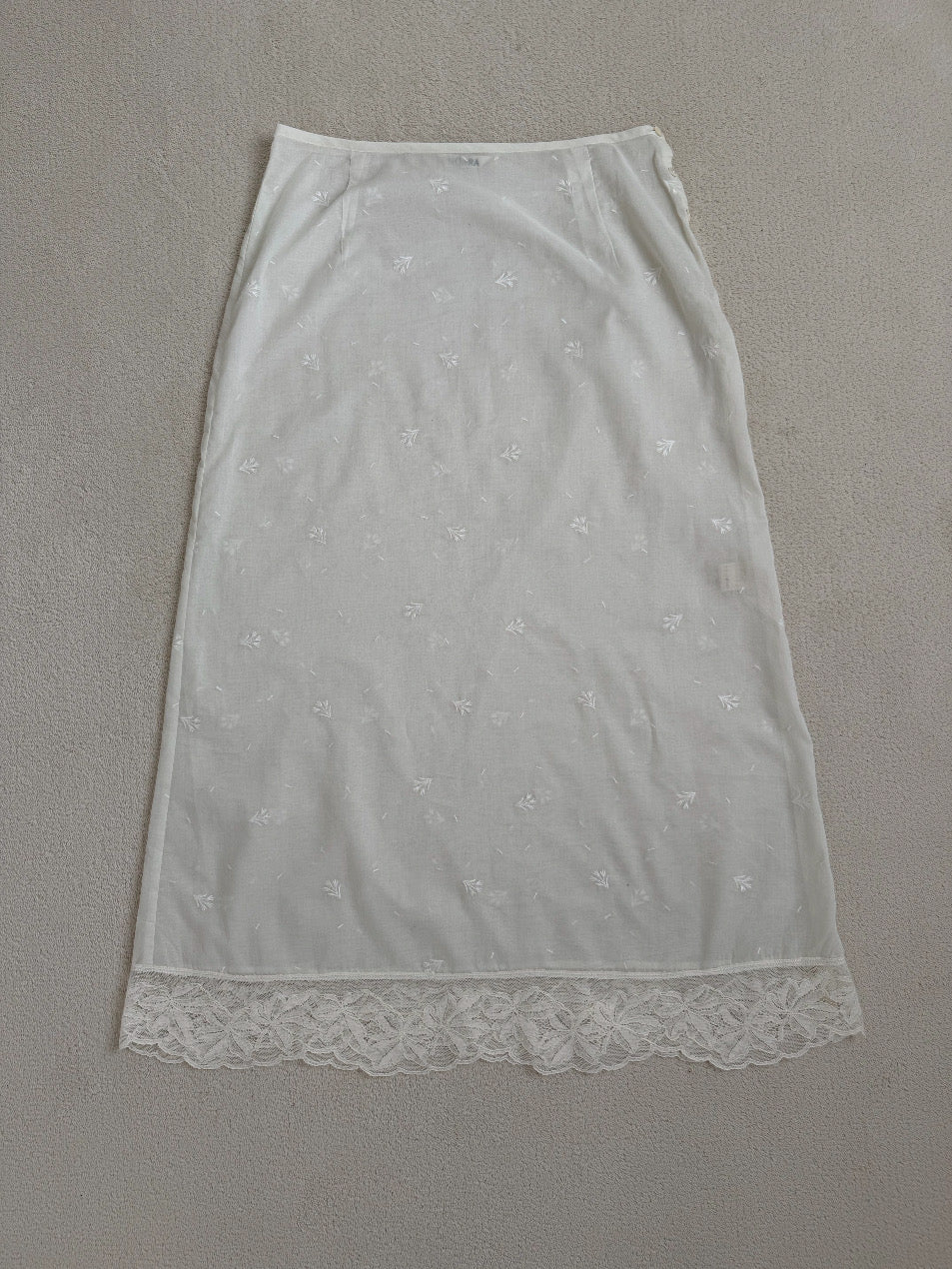 Flower embroidered skirt