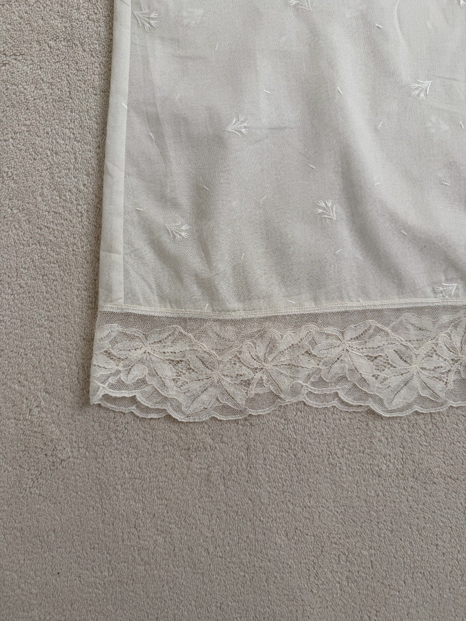Flower embroidered skirt