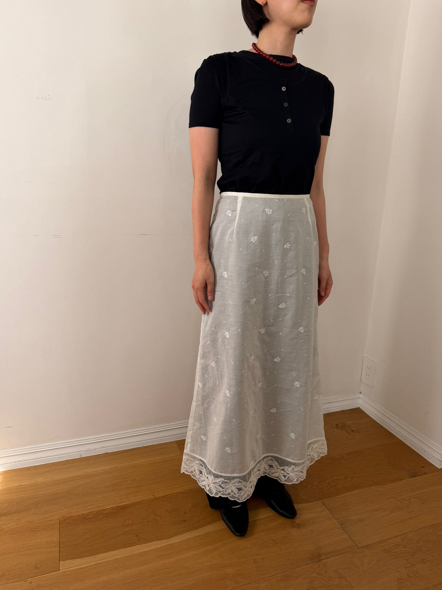 Flower embroidered skirt